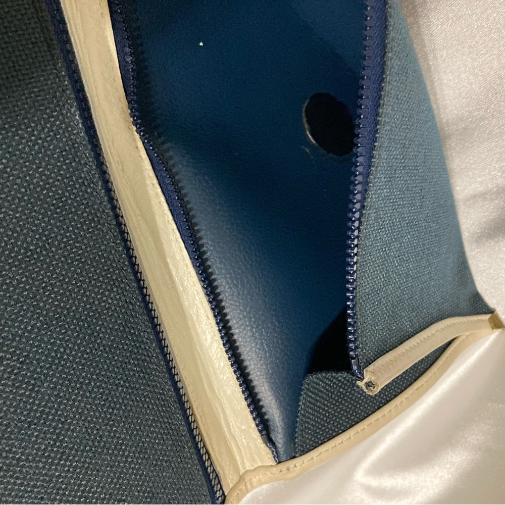 Gucci Vintage Rare Clutch. Authentic Used Condition - Picture 7 of 12